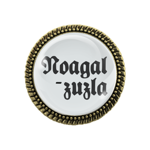 Detailansicht der ''Noagalzuzla'' Brosche – Bayerischer Humor für deine Tracht